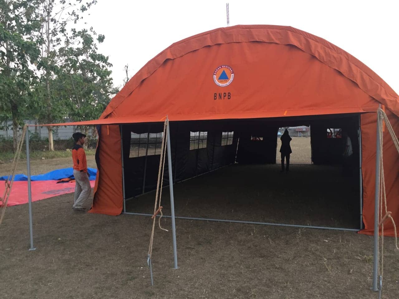 tenda darurat lorong bnpb tampak depan